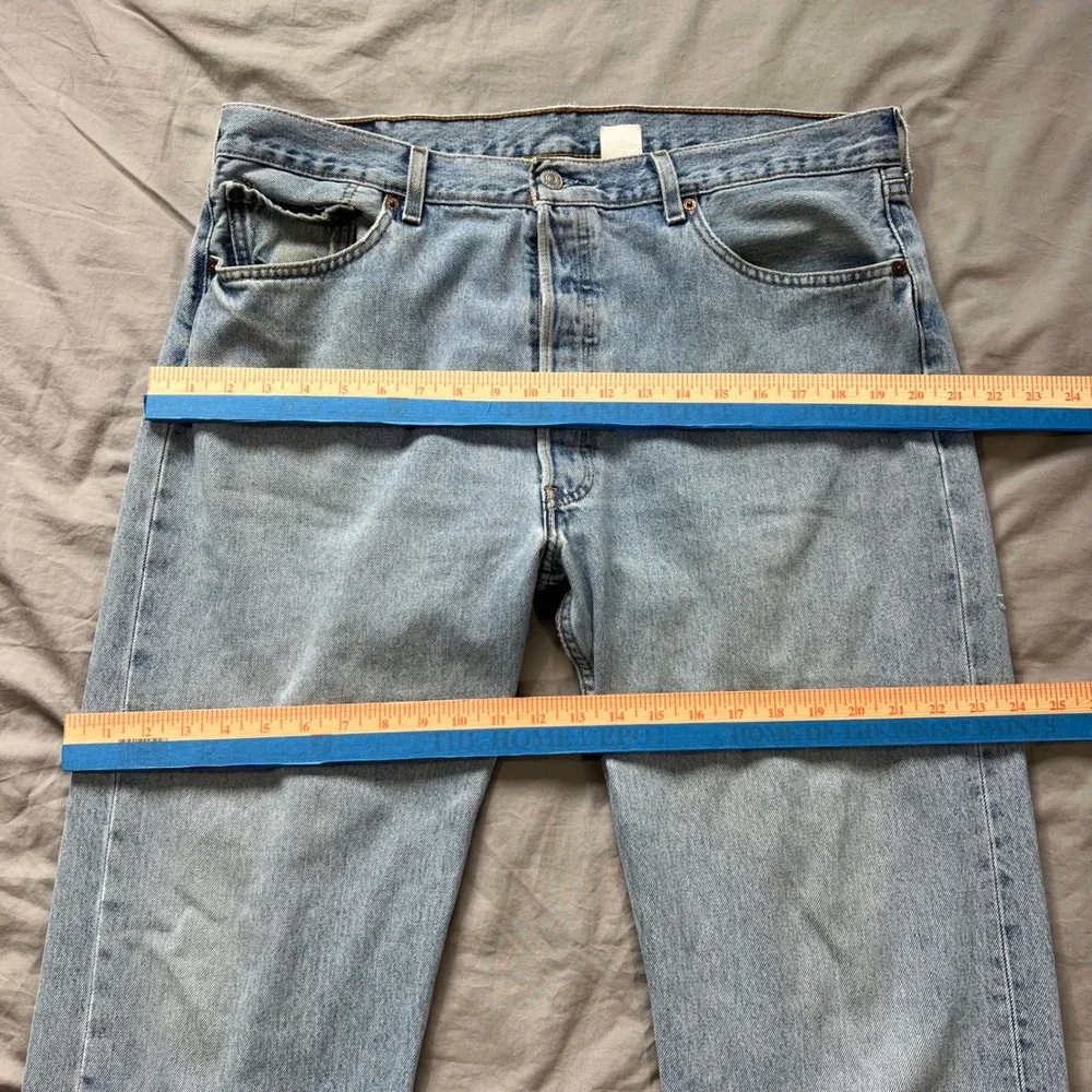 Vintage LEVI'S 501 Jeans Mens 38X34 Light‎ Wash Straight Leg Denim 2005 Stained